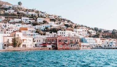 Λέρος: Το κρυμμένο διαμάντι του Αιγαίου με κάστρα, γαλάζιες παραλίες και ιστορία αιώνων