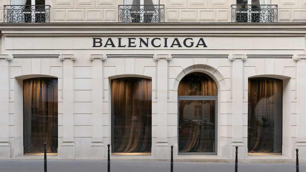 Balenciaga: Απόλυση υψηλόβαθμου στελέχους μετά από καταγγελίες για παρενόχληση και body shaming