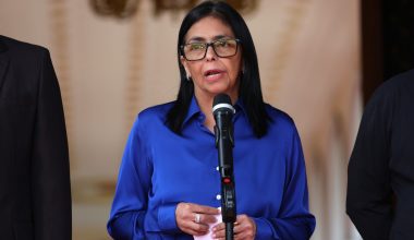 Ντέλσι Ροντρίγκεζ για το επταήμερο εθνικό πένθος: «Η ψυχή της Βενεζουέλας έχει γίνει κομμάτια» (βίντεο)