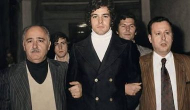 Ο ληστής με τις γλαδιόλες: Ο πιο κομψός και καλοσυνάτος «πελάτης» που εμφανίστηκε ποτέ στα γκισέ των ελληνικών τραπεζών