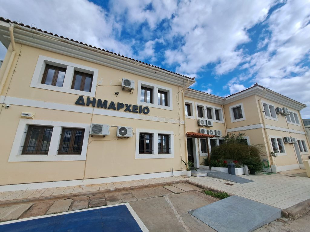 Tραγωδία κοντά στο Δημαρχείο του Αγίου Νικολάου στο Λασίθι: Γυναίκα έπεσε από ταράτσα και σκοτώθηκε