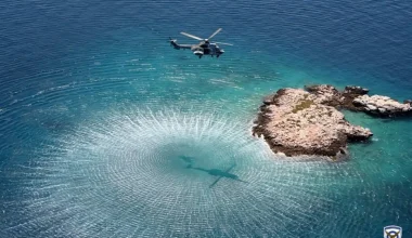 Αεροδιακομιδή ασθενούς από φορτηγό πλοίο δυτικά της Χάλκης με τη συνδρομή «Super Puma» της ΠΑ (βίντεο)