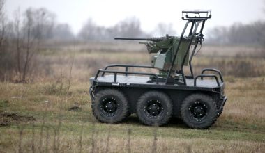 Bίντεο: Ρωσικά drones καταστρέφουν ολοσχερώς ουκρανικά μη επανδρωμένα χερσαία οχήματα κοντά στην Κονσταντινόφκα