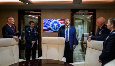 Air Force One: Το νέο ιπτάμενο «παλάτι» του Ν.Τραμπ με χρυσές λεπτομέρειες, μασάζ και Apple TV (φώτο-βίντεο)