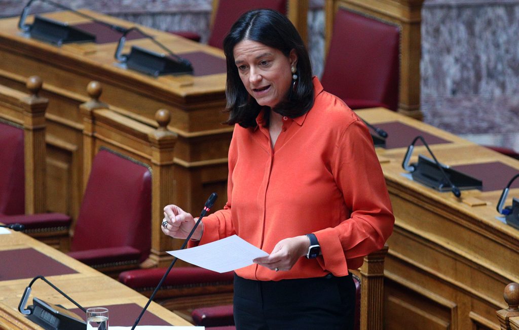 Προεκλογικό «δωράκι» από τη Ν.Κεραμέως: «Καταργούμε οριστικά την περικοπή των συντάξεων χηρείας»