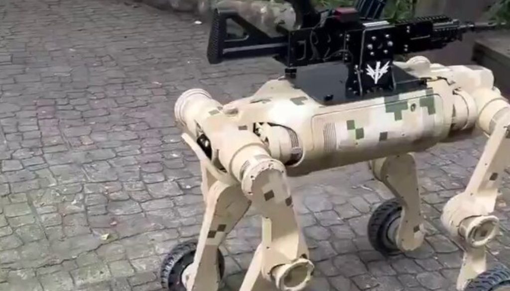 CRW20 Combat Wolf: Η Κίνα αποκαλύπτει το νέο ρομποτικό «σκυλί μάχης» με στρατιωτικές δυνατότητες νέας γενιάς