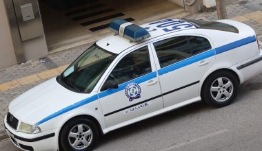 Νέο Ηράκλειο: Χειροπέδες σε τρεις νεαρούς που ξυλοκόπησαν τρία άτομα σε πλατεία