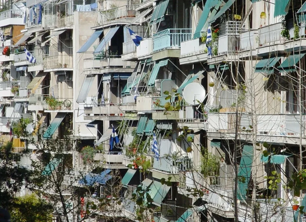 «Έρχονται» αλλαγές στον νόμο για τις πολυκατοικίες: Τι προβλέπεται για οροφοδιαμερίσματα και κοινόχρηστα