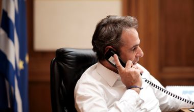 ΠΑΣΟΚ σε Κ.Μητσοτάκη: «Τον κ. Ντόκο θα συμβουλευτείτε όταν σηκώσετε το τηλέφωνο στις 3 το πρωί;»