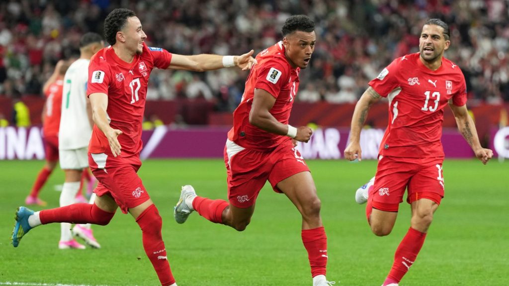 Η Ελβετία επικράτησε άνετα με 2-1 της Αλγερίας και προκρίθηκε στους «16» του Μουντιάλ 2026
