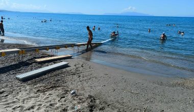 Σοβαρός τραυματισμός 7χρονου που έπαιζε σε μπάρα ΑμεΑ σε παραλία της Αμφιλοχίας