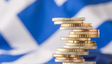 Πλησιάζει το 1 τρισ. το εθνικό έλλειμμα! –  Το κράτος λεηλατεί τα Ταμεία – «Κίνδυνος-θάνατος» για το ΕΦΚΑ