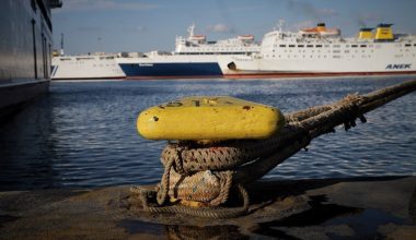 Ραφήνα: Δεμένα τα πλοία στο λιμάνι λόγω απεργίας – Ποια δρομολόγια ακυρώνονται και ποια μεταφέρονται στο Λαύριο