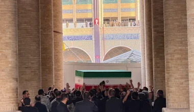 Στην Τεχεράνη η σορός του Α.Χαμενεΐ: Ξεκινούν οι τελετές για την κηδεία του πρώην ανώτατου ηγέτη του Ιράν (φωτο)