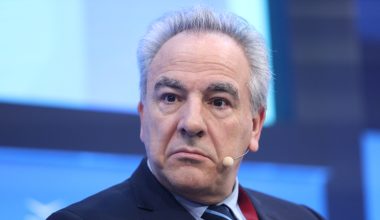 Άλλα λόγια να αγαπιόμαστε: Τώρα ο Θάνος Ντόκος λέει ότι έβλεπε τον Ρ.Ουμέροφ αντί για τους Ρώσους φαρσέρ! (βίντεο)
