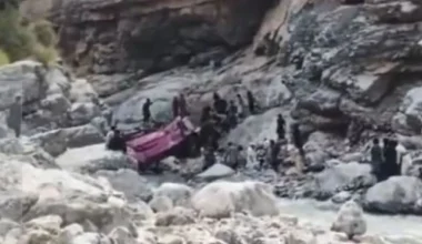 Πακιστάν: Φονικό δυστύχημα με λεωφορείο – Τουλάχιστον 40 νεκροί