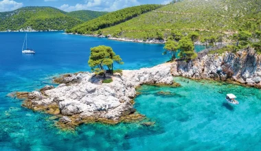 Η Σκόπελος στους κορυφαίους προορισμούς του 2026 για τους Σουηδούς ταξιδιώτες