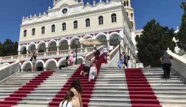 Οι άγνωστες ιστορίες πίσω από τα μεγαλύτερα προσκυνήματα της Ελλάδας