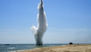 Βίντεο: Η στιγμή που ουκρανική νάρκη εκρήγνυται σε παραλία γεμάτη κόσμο στην Οδησσό