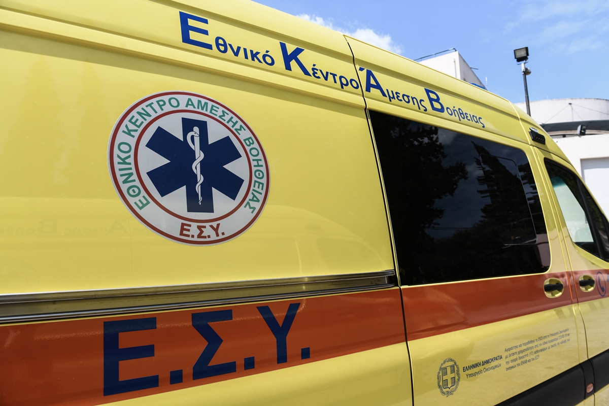 Ζάκυνθος: «Γουρούνα» συγκρούστηκε με λεωφορείο – Δίνει μάχη για τη ζωή του νεαρός τουρίστας