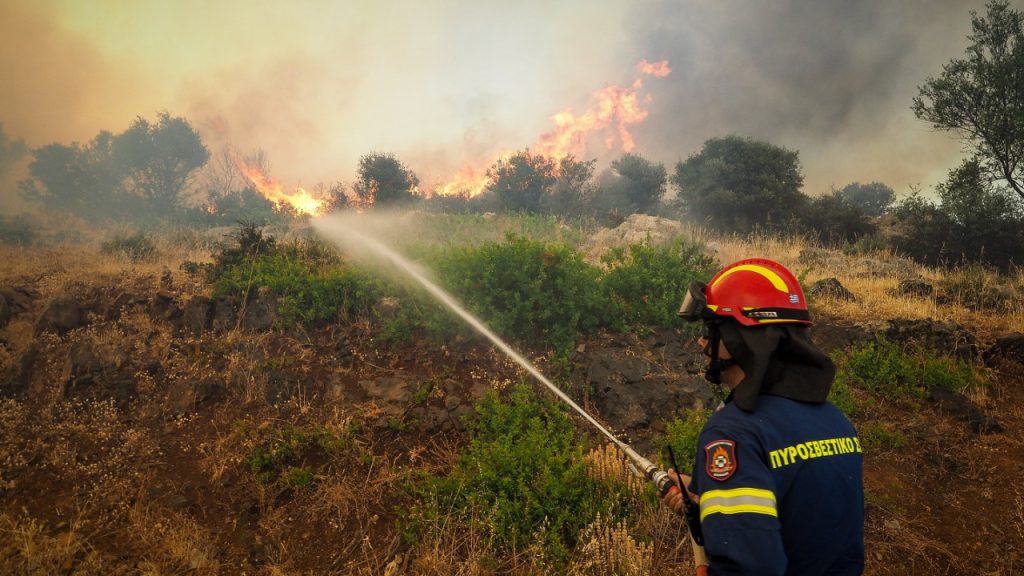 Χειροπέδες σε τέσσερα άτομα για πυρκαγιές σε Αργολίδα, Καβάλα και Κορινθία