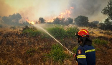 Χειροπέδες σε τέσσερα άτομα για πυρκαγιές σε Αργολίδα, Καβάλα και Κορινθία