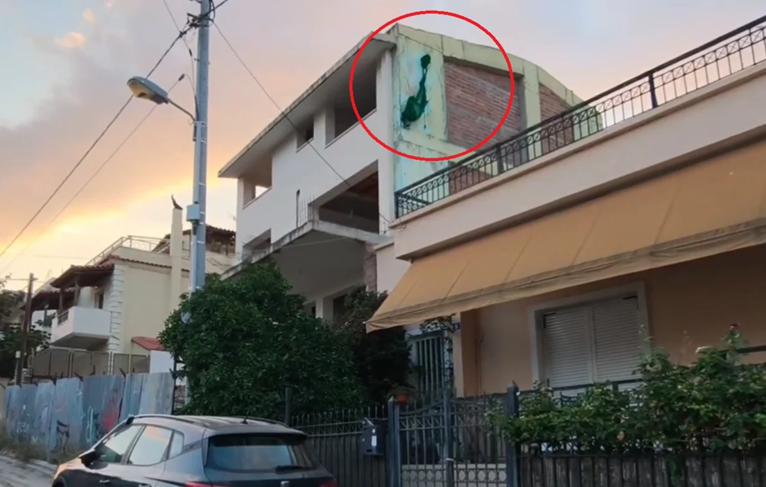 Κατέρρευσε τμήμα μεσοτοιχίας σε υπό κατασκευή πολυκατοικία στο Μαρούσι και έπεσε σε διπλανό σπίτι – Ένας τραυματίας