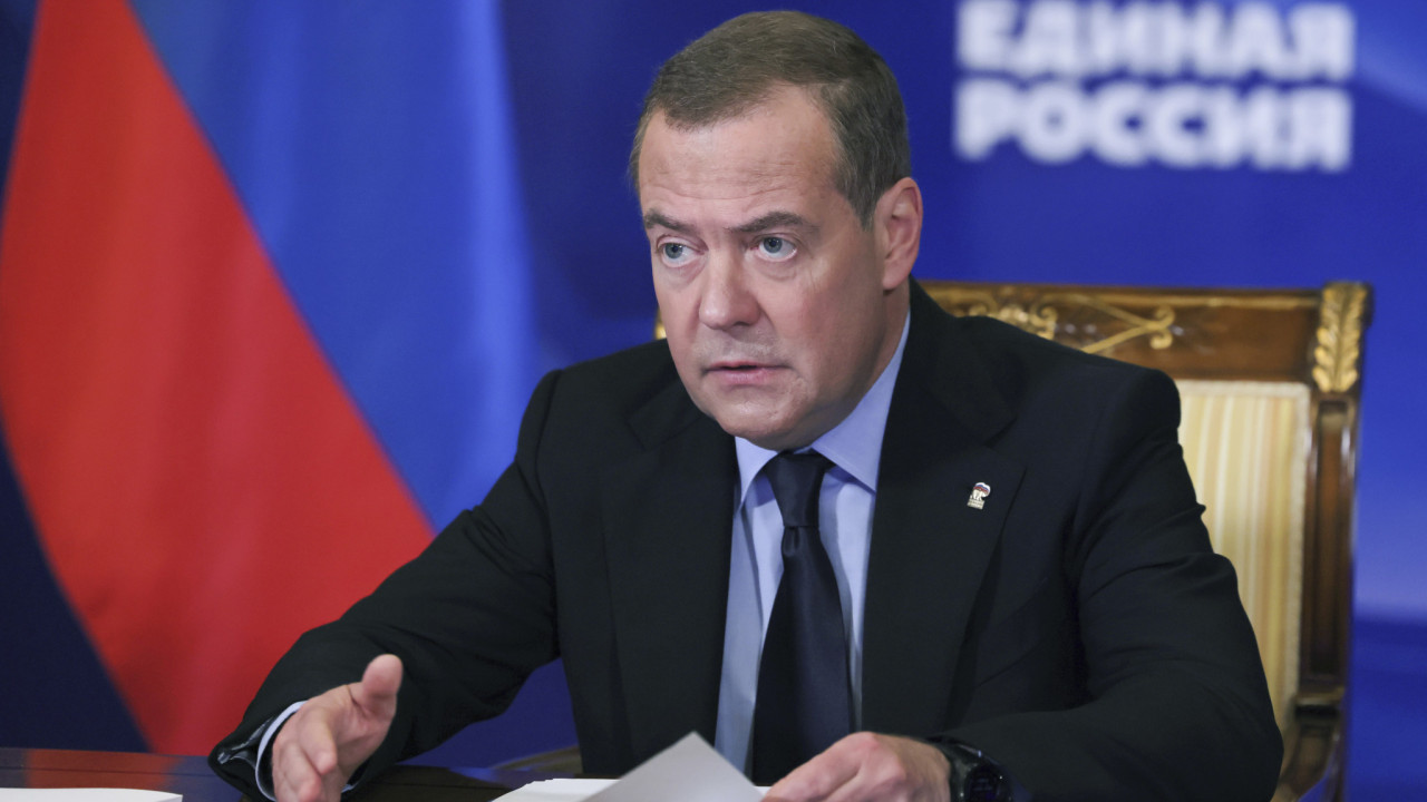 Ν.Μεντβέντεφ για Ιράν: «Έχει το “πυρηνικό όπλο” του Ορμούζ και το Μπαμπ ελ-Μαντέμπ»
