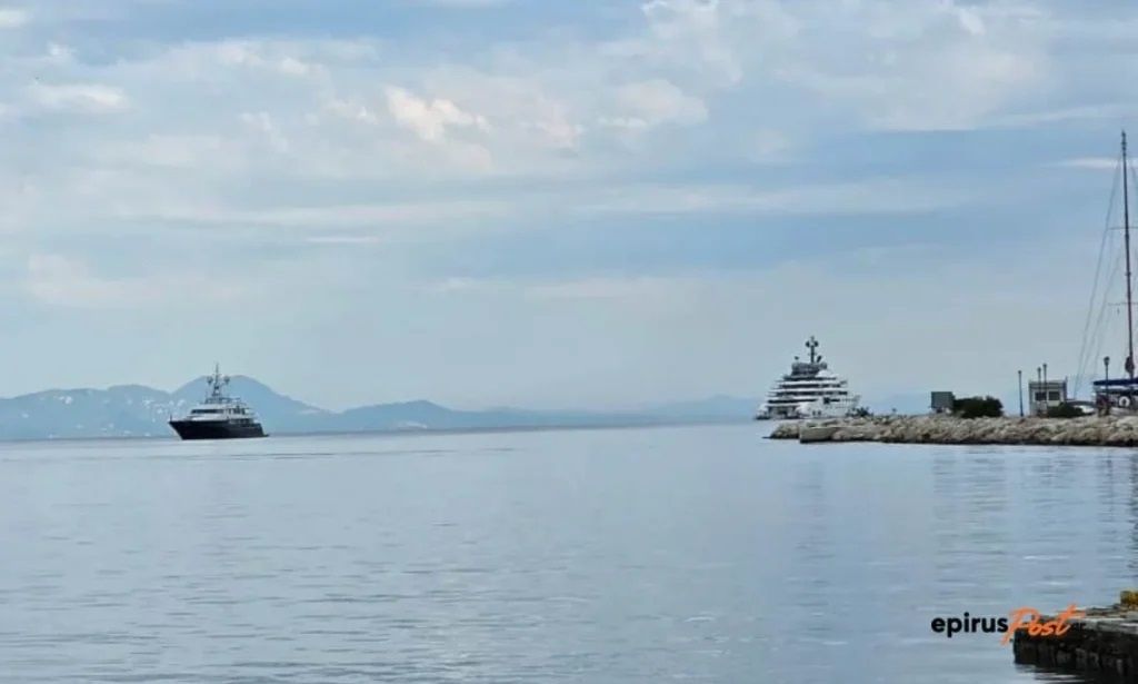 Σύβοτα: Κατέπλευσαν τα mega yachts του Σεΐχη Μανσούρ – Δύο υπερπολυτελή σκάφη αξίας περίπου 1 δισ. δολαρίων
