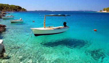 Γιατί η θάλασσα κάποιες μέρες είναι «παγωμένη» ενώ είναι καλοκαίρι