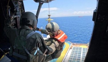 Μυτιλήνη: Εντυπωσιακή αεροδιακομιδή ασθενούς από κρουαζιερόπλοιο με Super Puma (βίντεο)