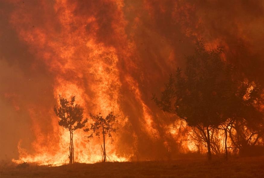 Συνεχίζεται ο πύρινος κλοιός στη νότια Ευρώπη – Εκκενώσεις και μάχη με τις φλόγες