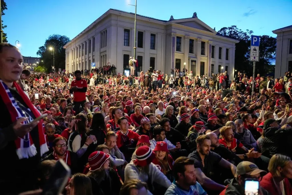 Νορβηγικός θρίαμβος στο Μουντιάλ: 100.000 κόσμος στους δρόμους και η πριγκίπισσα Ίνγκριντ στα αποδυτήρια