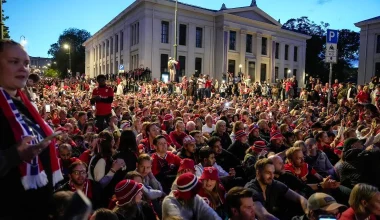 Νορβηγικός θρίαμβος στο Μουντιάλ: 100.000 κόσμος στους δρόμους και η πριγκίπισσα Ίνγκριντ στα αποδυτήρια