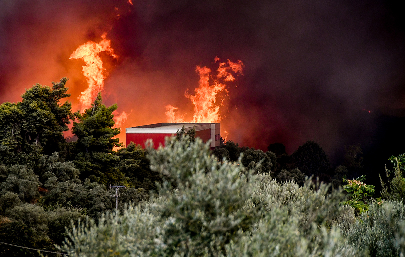 Χειροπέδες σε άνδρα για πρόκληση πυρκαγιάς στην Κατερίνη: Πρόστιμα σε Θεσσαλονίκη, Πέλλα και Πρέβεζα