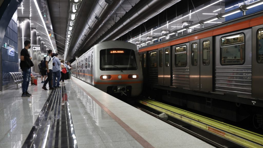 Σε ισχύ το θερινό πρόγραμμα στα ΜΜΜ: Λιγότερα δρομολόγια σε λεωφορεία, Μετρό και Τραμ
