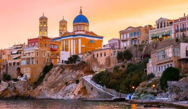 Γαλλική αποθέωση για την Σύρο: Διθύραμβοι της Air France για την «πνευματική πρωτεύουσα των Κυκλάδων»