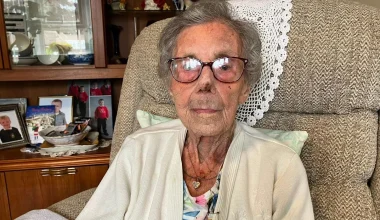 Βρετανίδα βετεράνος του Β’ Παγκοσμίου Πολέμου έγινε 105 ετών: «Δεν υπάρχει μυστικό για τη μακροζωία»