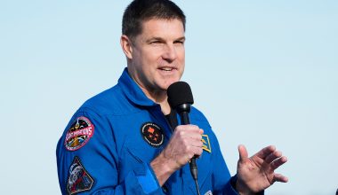 Artemis II: Ο Τ.Χάνσεν αποχωρεί μετά την ιστορική αποστολή στη Σελήνη