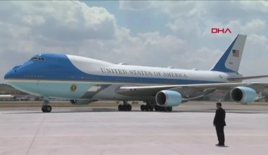 Στην Άγκυρα προσγειώθηκε το Air Force One που μεταφέρει τον Ν.Τραμπ: Τον υποδέχθηκε ο Ρ.Τ.Ερντογάν (βίντεο)