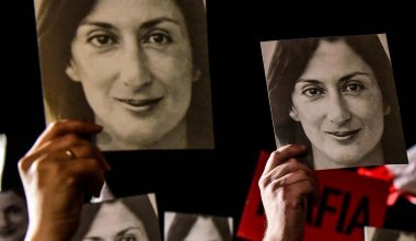 Μάλτα: Ξεκίνησε η δίκη για τη δολοφονία της δημοσιογράφου Ντάφνι Καρουάνα Γκαλίσια – Οι 150.000€ & ο «καφέ φάκελος»