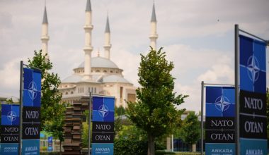 Στην Άγκυρα έφτασε η ελληνική αποστολή για την Σύνοδο Κορυφής του ΝΑΤΟ