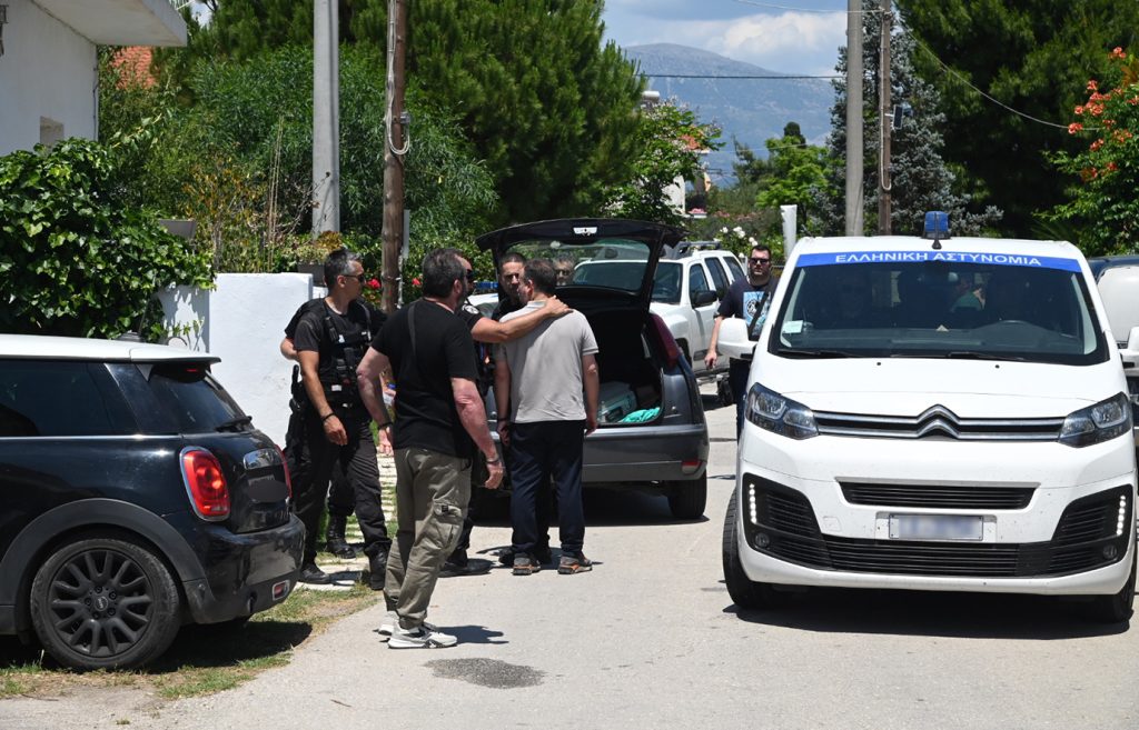 Έγκλημα στο Αίγιο: Εξετάζεται τώρα το ενδεχόμενο η μητέρα να σκότωσε το γιο και μετά να αυτοκτόνησε!