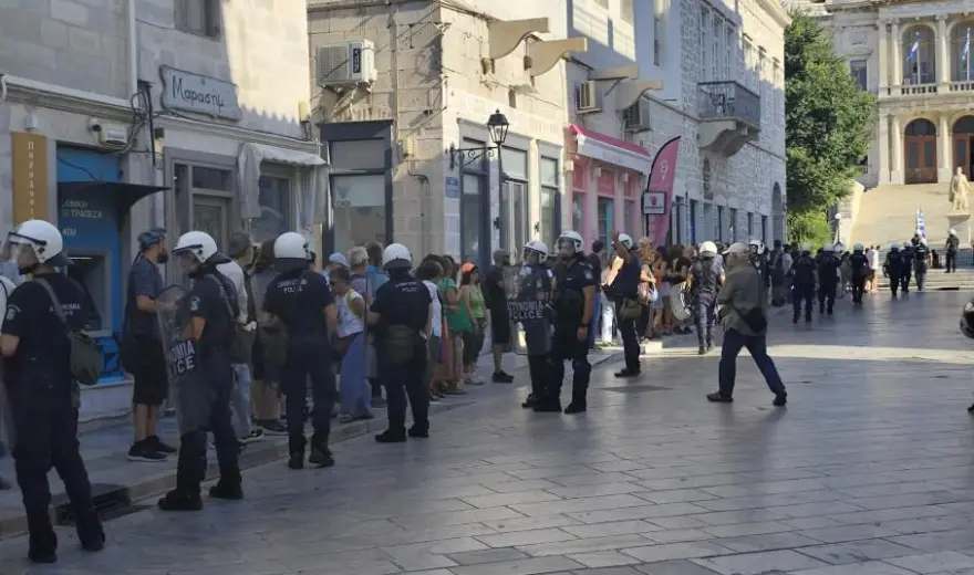 Σύρος: Συγκέντρωση διαμαρτυρίας για την άφιξη Ισραηλινών τουριστών με το κρουαζιερόπλοιο «Crown Iris»