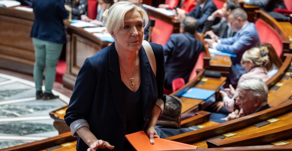 Καταδικάστηκε σε 3 χρόνια φυλάκισης η Μαρίν Λεπέν – Δεν θα είναι υποψήφια στις προεδρικές εκλογές του 2027