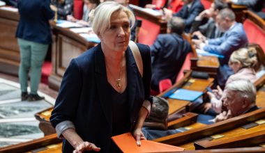 Μαρίν Λεπέν: Καταδικάστηκε σε 3 χρόνια φυλάκισης – Τα δύο με αναστολή και το ένα με «βραχιολάκι»