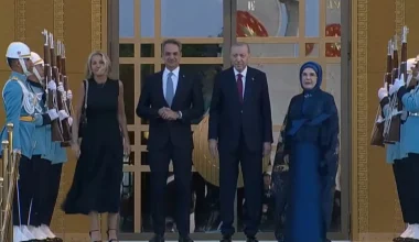 «Ψυχρή» υποδοχή του Κ.Μητσοτάκη από τον Τ.Ερντογάν στο Λευκό Παλάτι για το δείπνο του NATO – Δείτε βίντεο