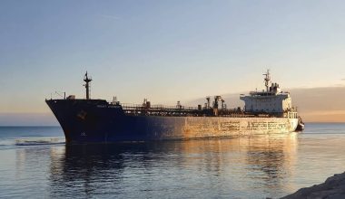 FT: Πώς συνεχίζονται οι εξαγωγές ρωσικού πετρελαίου παρά τις δυτικές κυρώσεις – Ο ρόλος των Ελλήνων εφοπλιστών