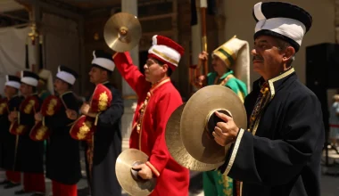Γελάνε οι Τούρκοι με την υποδοχή Μητσοτάκη στο προεδρικό παλάτι: «Η οθωμανική μπάντα έπαιζε στρατιωτικού εμβατήριο»