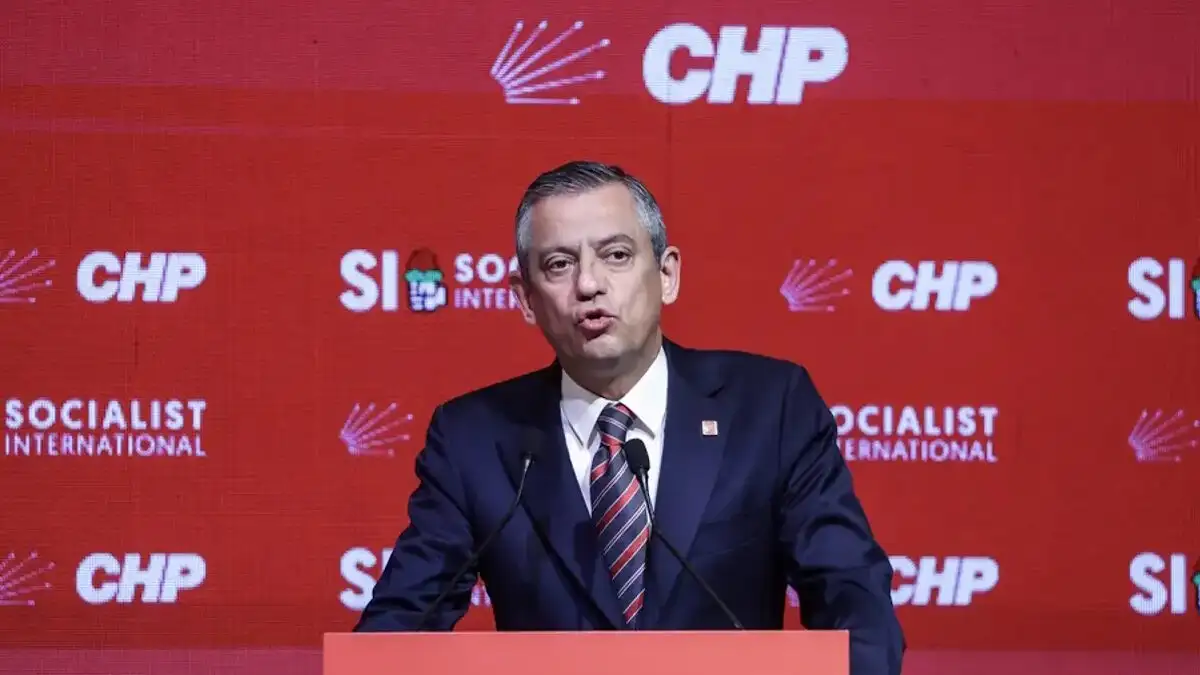 Οργή από τον πρώην πρόεδρο του CHP Οζ. Οζέλ κατά Τραμπ: «Ο μόνος πρόεδρος των ΗΠΑ που δεν τίμησε τον Ατατούρκ»!